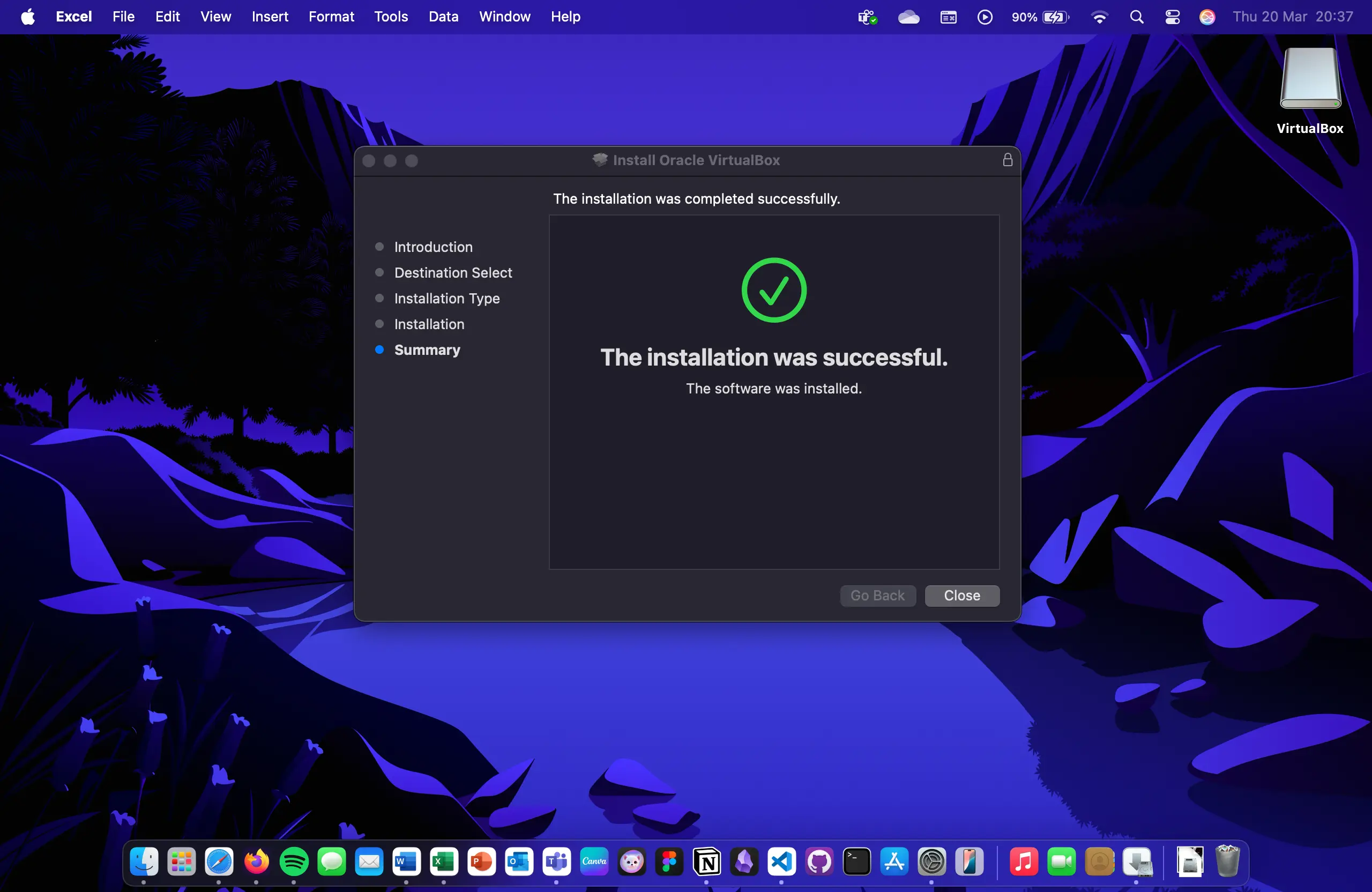 A pop-up window confirming that the Oracle VirtualBox installation was completed successfully.